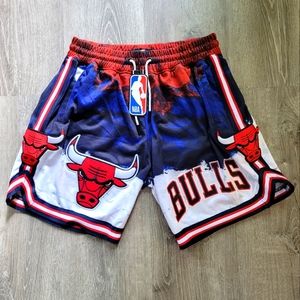 BRAND NEW CHICAGO BULLS LOGO PRO TEAM SHORT MENS SIZE LARGE